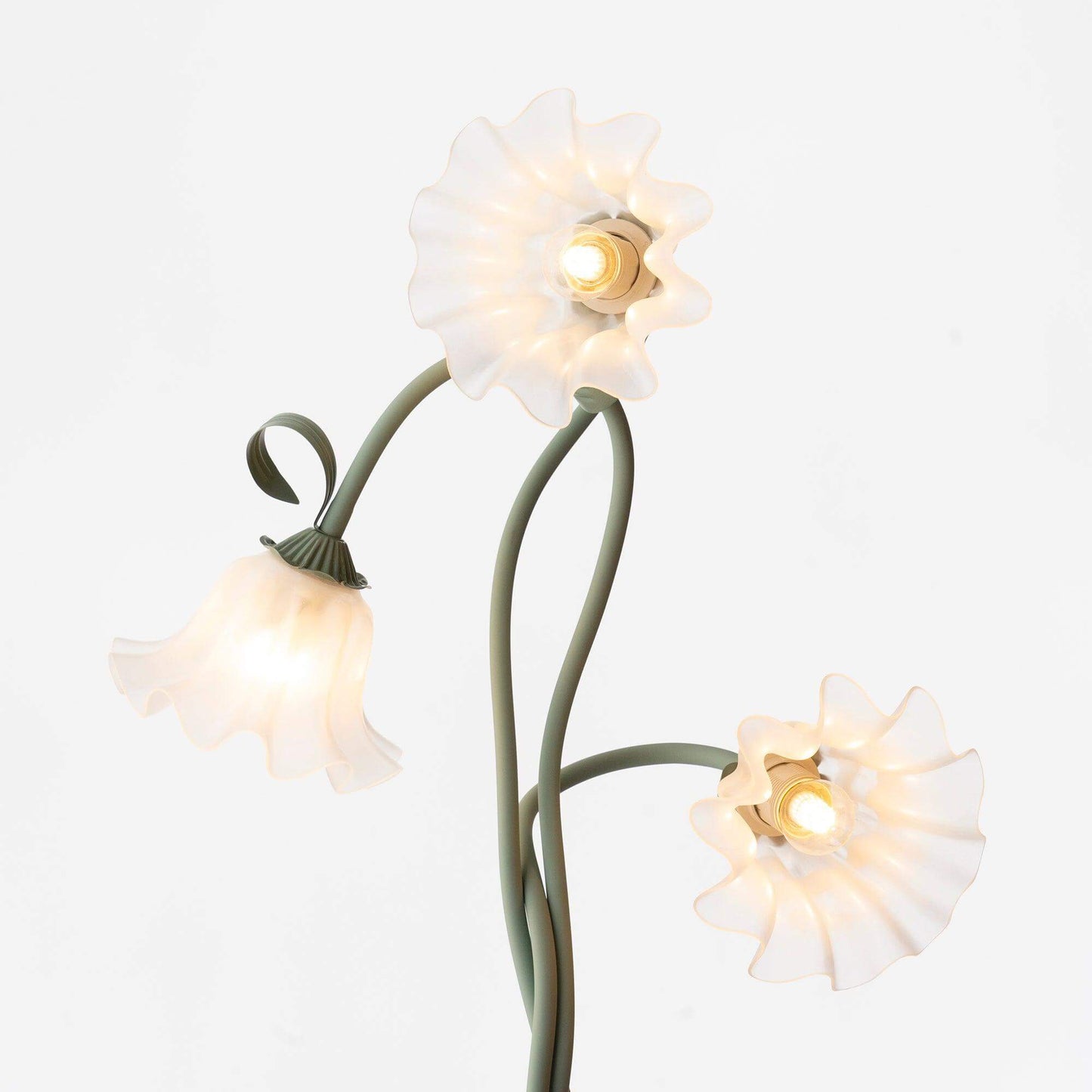 Calla Lily Flower Floor Lamp - Elegant Green Matte Finish with Delicate White Flowers