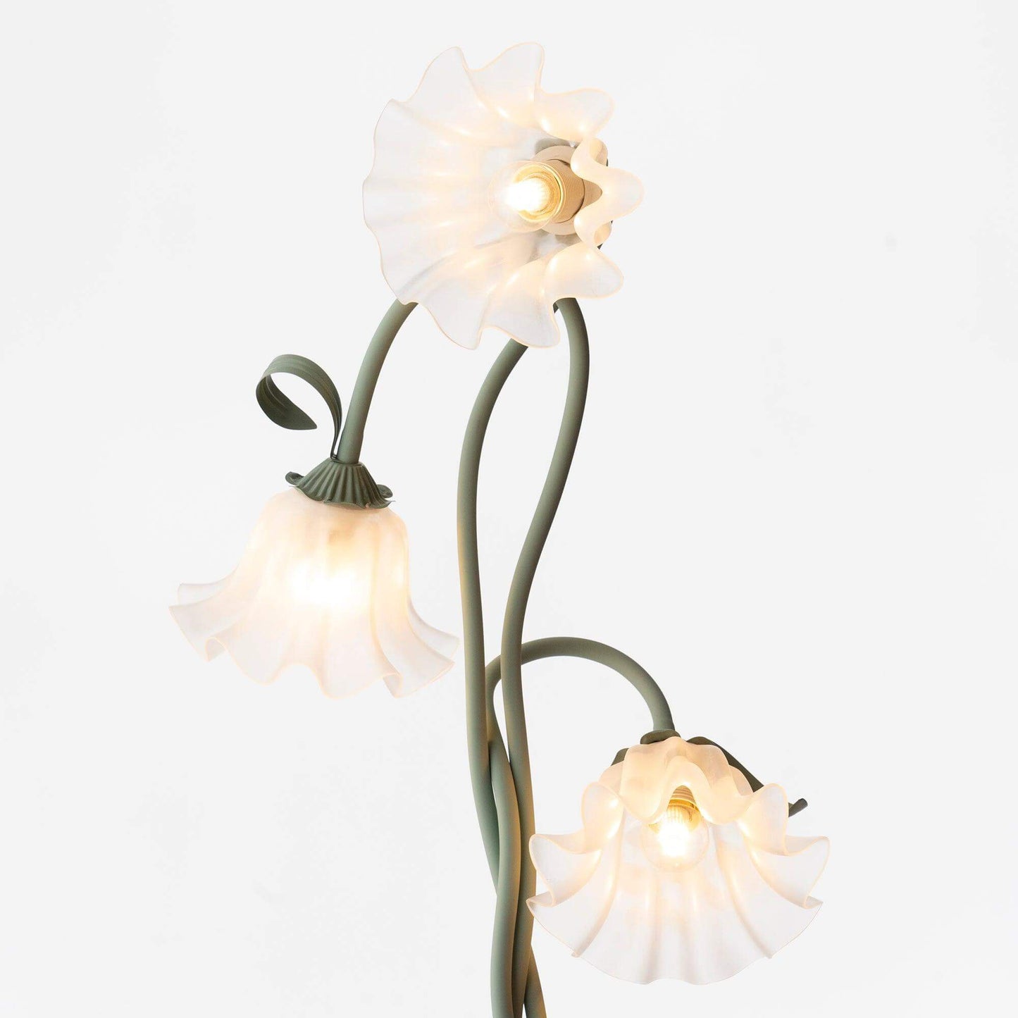 Calla Lily Flower Floor Lamp - Elegant Green Matte Finish with Delicate White Flowers