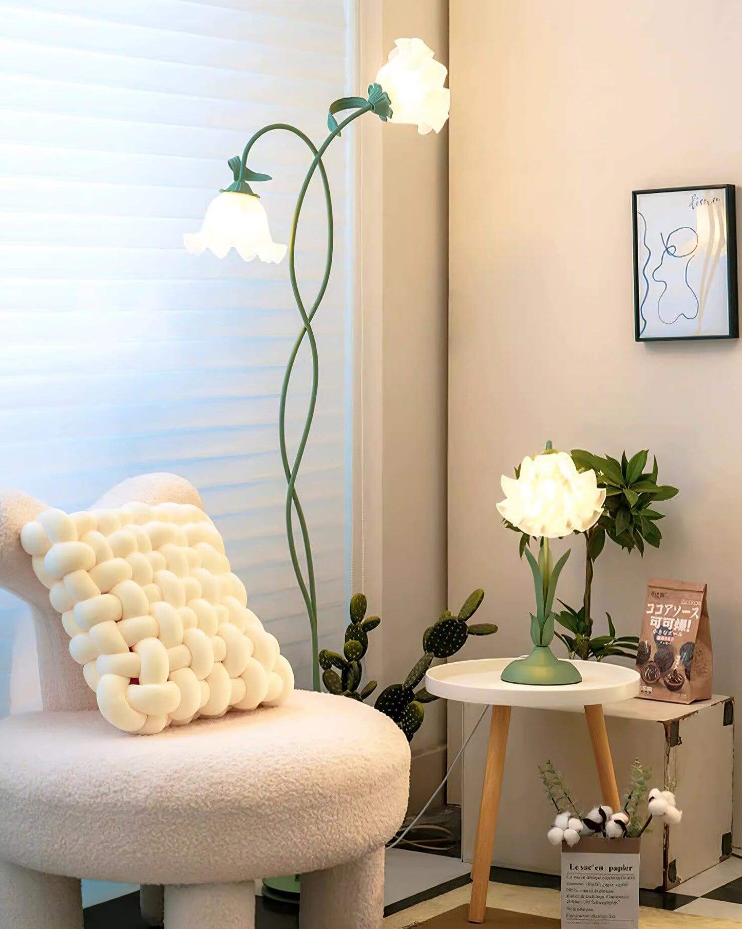 Calla Lily Flower Floor Lamp - Elegant Green Matte Finish with Delicate White Flowers