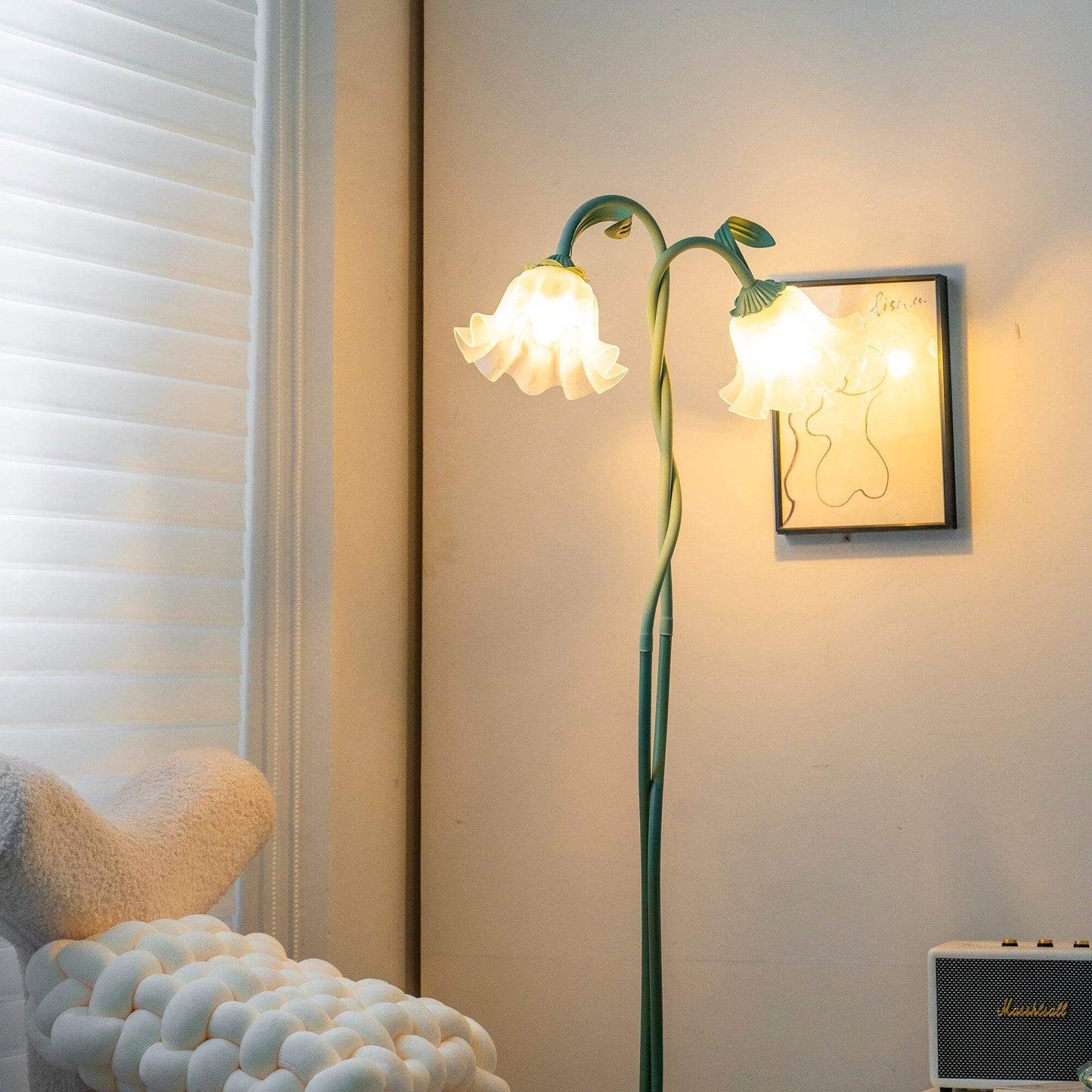 Calla Lily Flower Floor Lamp - Elegant Green Matte Finish with Delicate White Flowers