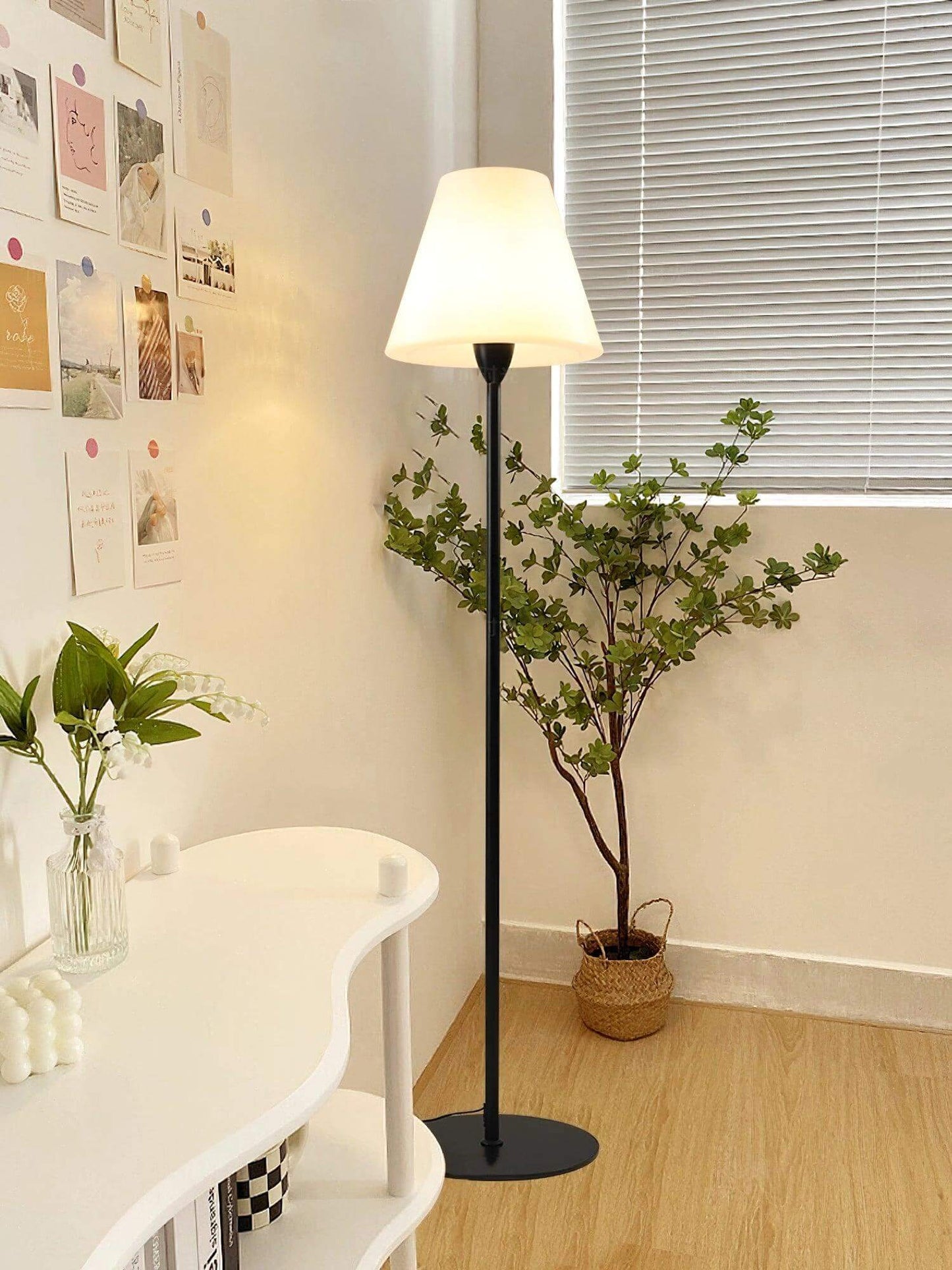Modern Ward Floor Lamp - Metal & Acrylic - Black & White Options