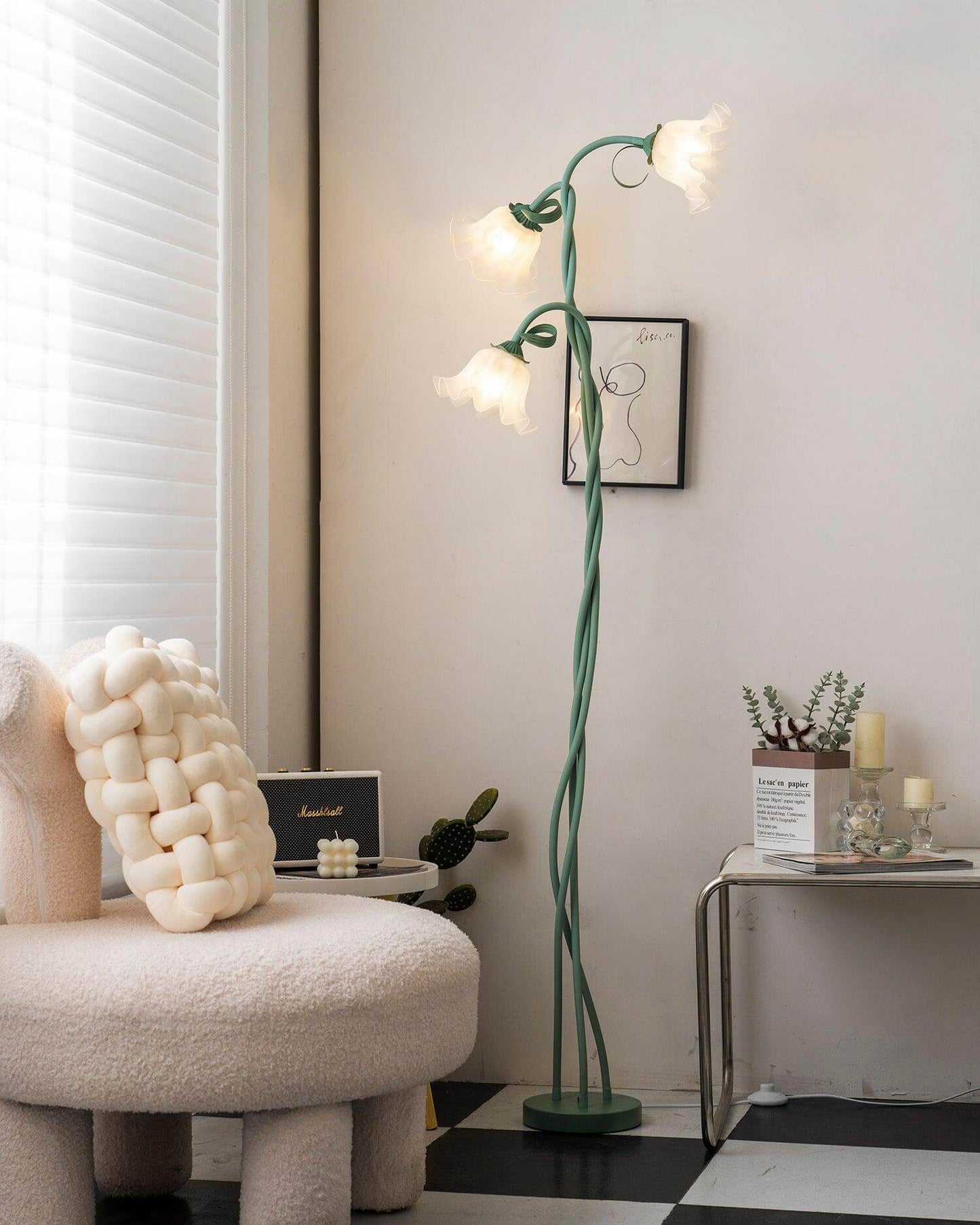 Calla Lily Flower Floor Lamp - Elegant Green Matte Finish with Delicate White Flowers