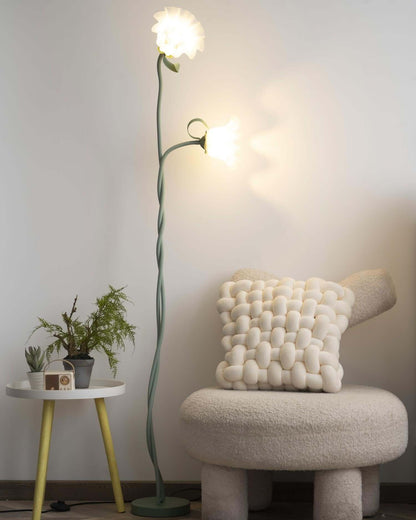 Calla Lily Flower Floor Lamp - Elegant Green Matte Finish with Delicate White Flowers