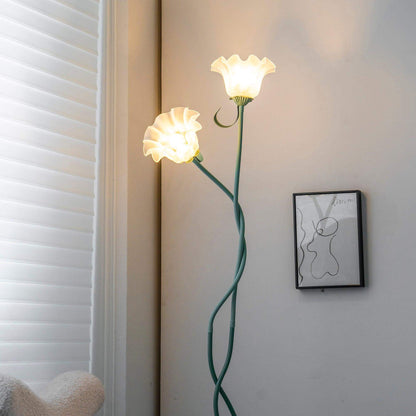 Calla Lily Flower Floor Lamp - Elegant Green Matte Finish with Delicate White Flowers